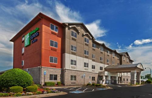 South Tulsa Hotel | Inviting Holiday Inn Express Hotel and Suites Jenks Awaits