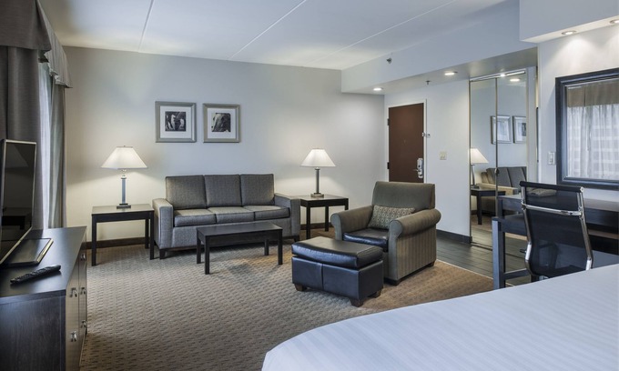 Laurel Hotel | Comfortable Holiday Inn Express Hotel and Suites Laurel Stay