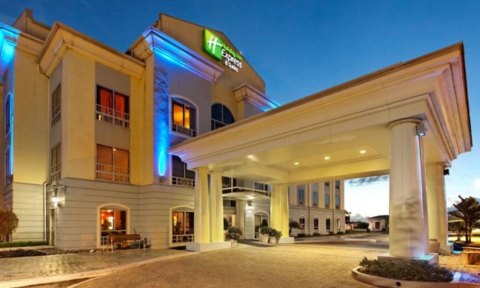 Piarco Hotel | Comfortable Holiday Inn Express near Trinidad Airport