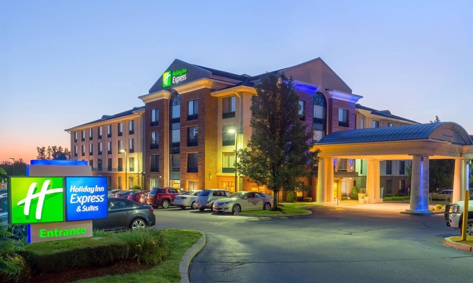 Auburn Hotel | Comfortable Stay at Holiday Inn Express Auburn with Breakfast