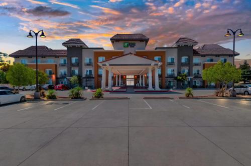 Banning Hotel | Discover Holiday Inn Express Hotel & Suites Banning, IHG