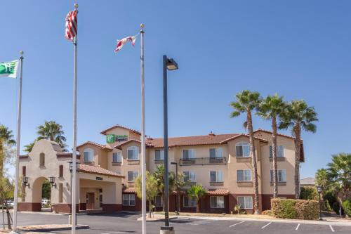 Manteca Hotel | Guest Rated Holiday Inn Express Manteca with Pool & Breakfast