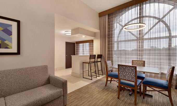 Auburn Hotel | Comfortable Stay at Holiday Inn Express Auburn - University Area