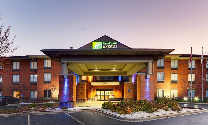 Kettering Hotel | Comfortable Holiday Inn Express Dayton-Centerville Getaway