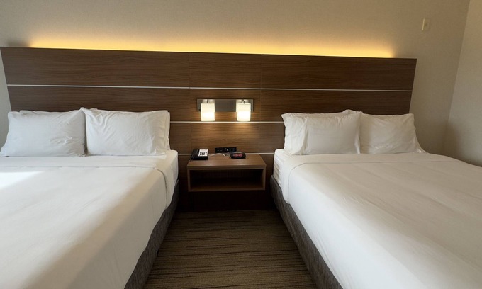 Marina Hotel | Eco-Friendly Holiday Inn Express & Suites Near State Beach