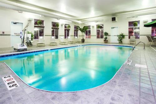 Marion Hotel | Family-Friendly Holiday Inn Express Hotel & Suites Marion