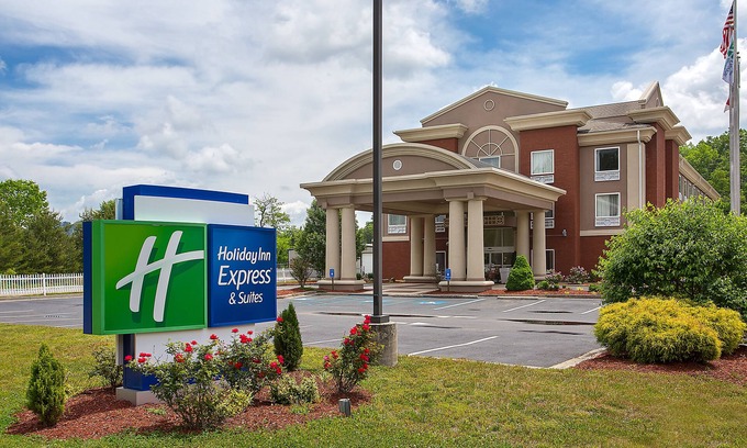 Murphy Hotel | Quality Stay at Holiday Inn Express Hotel & Suites Murphy