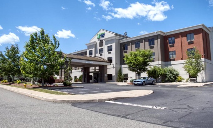 Newton Hotel | Discover Holiday Inn Express Newton Sparta: 9/10 Rated Stay