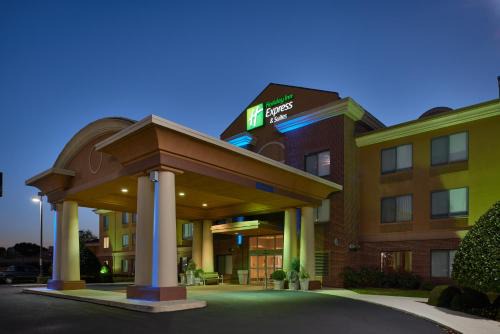 Oxford Hotel | Comfortable Stay at Holiday Inn Express Anniston/Oxford
