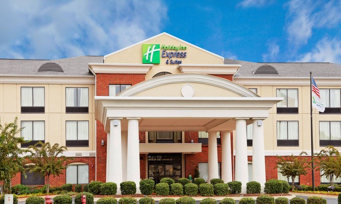 Tupelo Hotel | Top-Rated Holiday Inn Express Hotel & Suites Tupelo Awaits