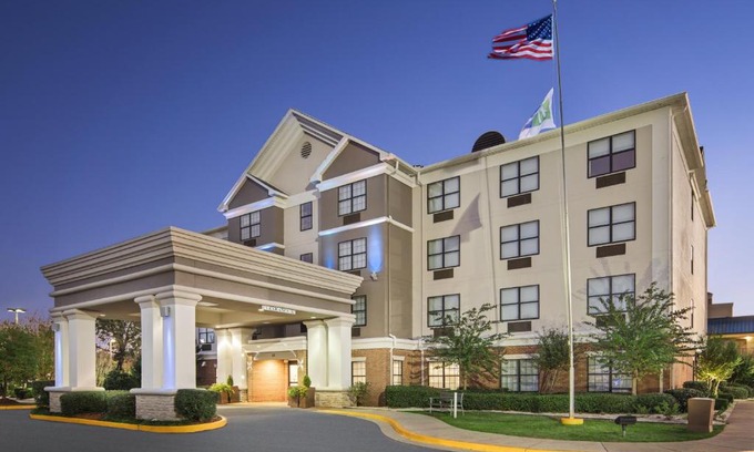 Byron Hotel | Comfortable Stay at Holiday Inn Express Hotel & Suites Byron