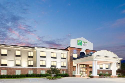 Salem Hotel | Cozy Holiday Inn Express Hotel & Suites Salem with Pool