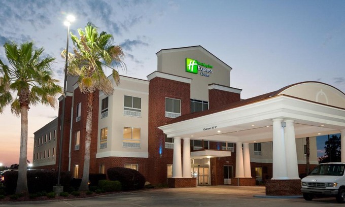 Scott Hotel | Family-Friendly Holiday Inn Express Scott-Lafayette West