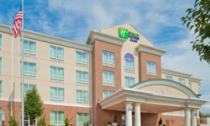 Hellertown Hotel | Discover Holiday Inn Express Hotel & Suites Bethlehem