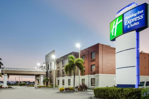 Clewiston Hotel | Guest Rated Excellence at Holiday Inn Express Clewiston