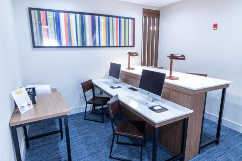 Crestview Hotel | Guest Rated Holiday Inn Express Crestview South I-10
