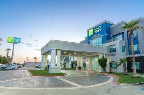 El Centro Hotel | Discover Holiday Inn Express El Centro with Pool & Hot Tub