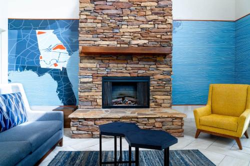Hiawassee Hotel | Comfortable Stay at Holiday Inn Express Hiawassee with Pool