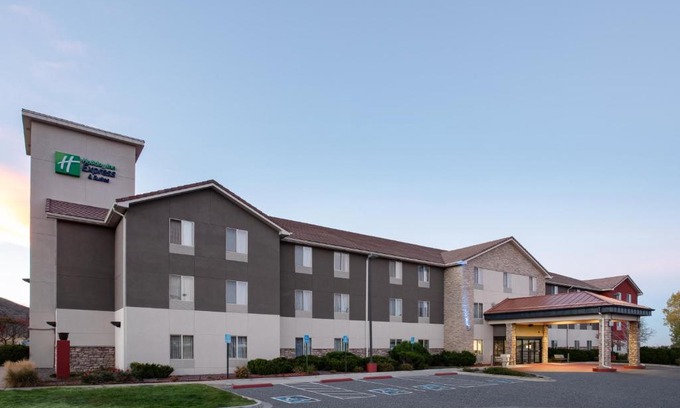 Ken Caryl Hotel | Comfortable Stay at Holiday Inn Express Littleton with Pool
