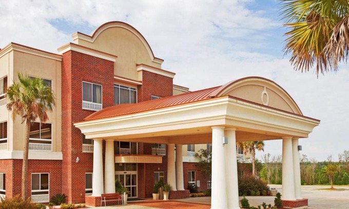 Lucedale Hotel | Discover Holiday Inn Express Hotel & Suites Lucedale Today