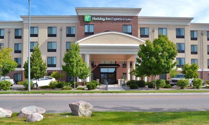 Grant Creek Hotel | Discover Holiday Inn Express Missoula: Pool & Breakfast Included