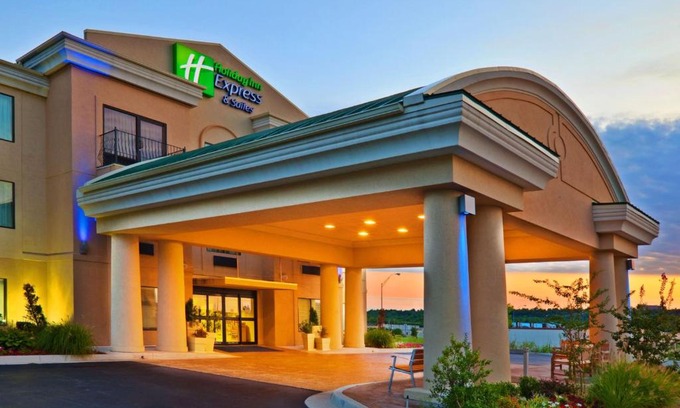 Muskogee Hotel | Relaxing Stay at Holiday Inn Express Hotel & Suites Muskogee