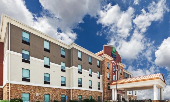Port Arthur Hotel | Inviting Holiday Inn Express Hotel & Suites Port Arthur Stay