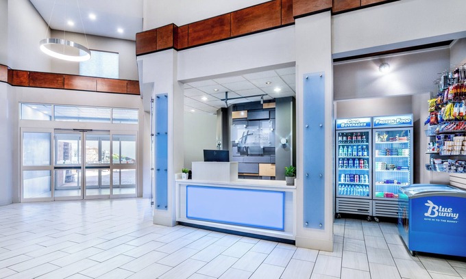 Thornton Hotel | Discover Holiday Inn Express Denver North with Pool & Spa
