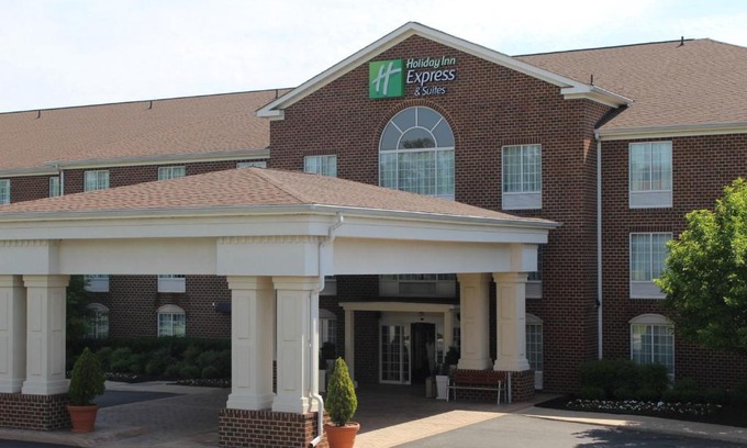 Warrenton Hotel | Pet-Friendly Holiday Inn Express Warrenton with Ocean View