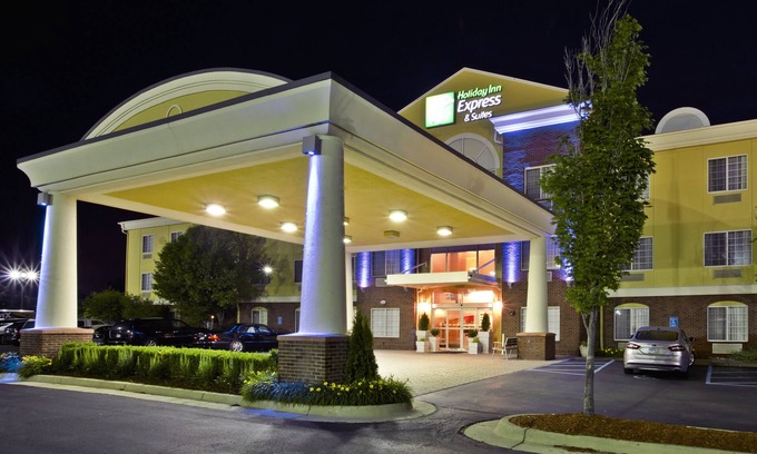Woodhaven Hotel | Discover Holiday Inn Express Hotel & Suites Woodhaven Awaits