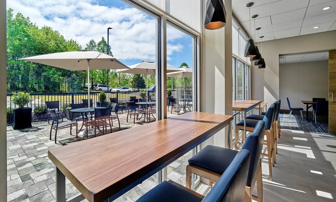 Huntsville Hotel | Explore Holiday Inn Express Huntsville Space Center Hotel