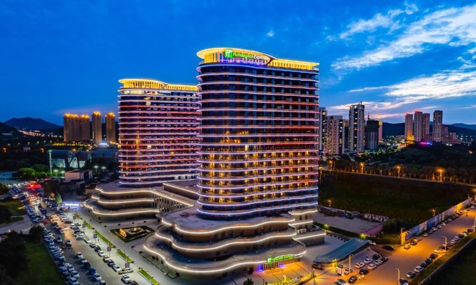 Longgang District Hotel | Seaside Comfort at Holiday Inn Express Huludao Seaview