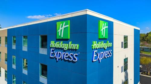 Huntsville Hotel | Pet-Friendly Retreat at Holiday Inn Express - Huntsville Space Center