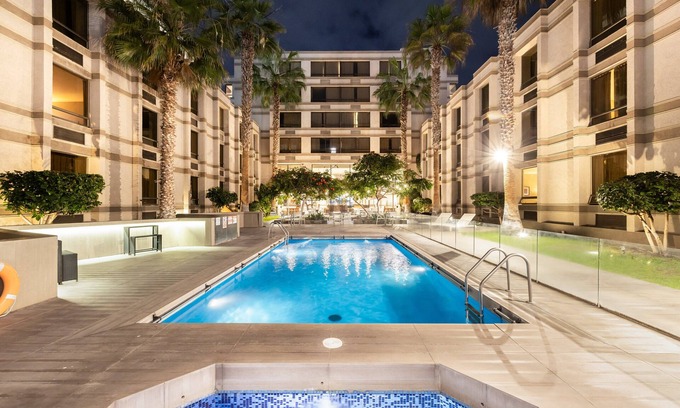 Cavancha Hotel | Discover Holiday Inn Express Iquique with Pool & Spa