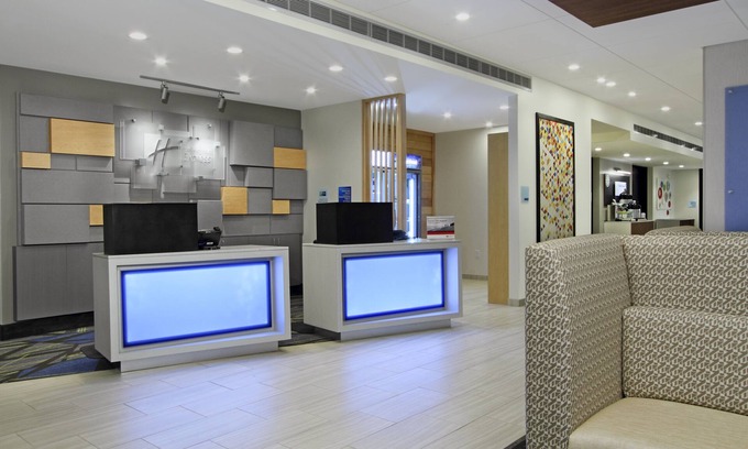 Jasper Hotel | Top-Rated Holiday Inn Express Jasper with Pool & Breakfast