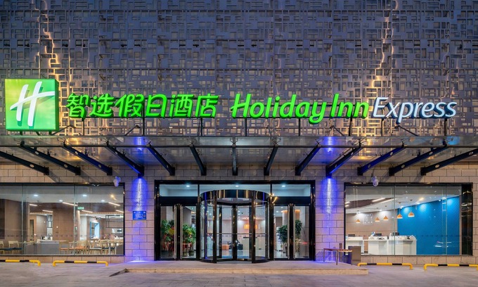 Lixia District Hotel | Budget-Friendly Stay at Holiday Inn Express Jinan Jingshi