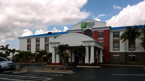 Okeechobee Hotel | Enjoy Comfort at Holiday Inn Express Lake Okeechobee