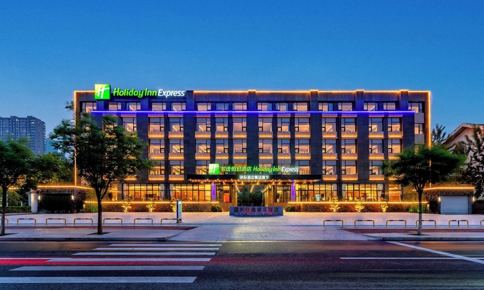 Sanhe Hotel | Top-Rated Holiday Inn Express Langfang Yanjiao with Breakfast