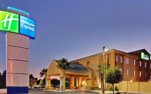 Sunrise Manor Hotel | Pet-Friendly Holiday Inn Express Las Vegas-Nellis with Pool