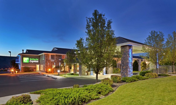 Lewiston Hotel | Comfortable Stay at Holiday Inn Express Lewiston with Pool
