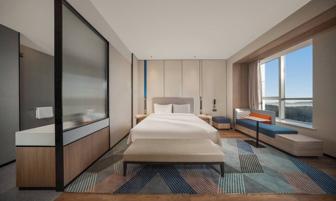 Longshan District Hotel | Budget-Friendly Holiday Inn Express in Liaoyuan Economic Zone