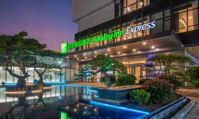 Lanshan District Hotel | Top-Rated Holiday Inn Express Linyi North with Great Amenities