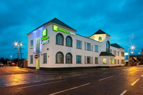 Waltham Forest Hotel | Pet Friendly Comfort at Holiday Inn Express London Chingford
