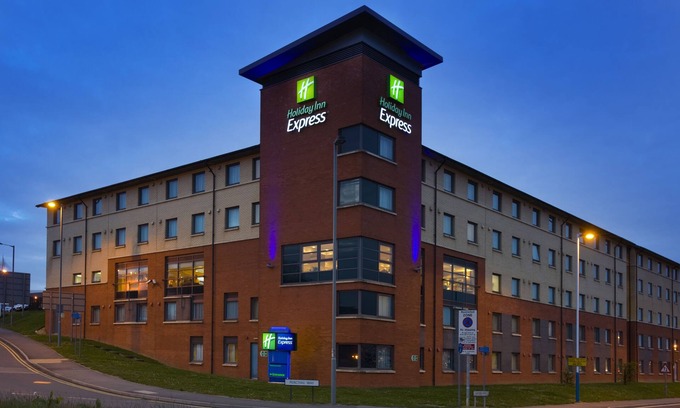 Luton Hotel | Convenient Holiday Inn Express Near Luton Airport