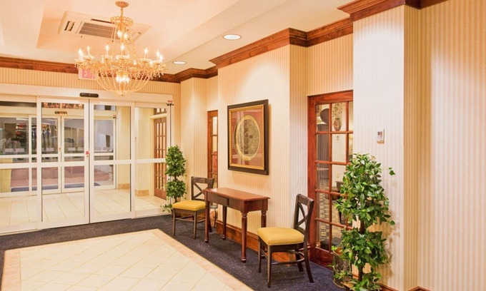 Lucedale Hotel | Comfortable Stay at Holiday Inn Express Lucedale - Top Amenities