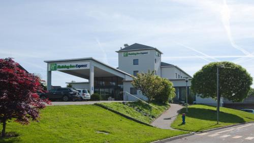 Neuenkirch Hotel | Pet-Friendly Holiday Inn Express Luzern-Neuenkirch Awaits