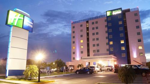 Xcumpich Hotel | Discover Holiday Inn Express Mérida: 4-Star Oceanfront Stay