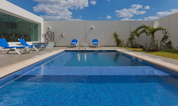 Zona Industrial Hotel | Guest Favorite: Holiday Inn Express Mérida with Pool & Spa