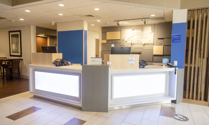 Marshfield Hotel | Discover Holiday Inn Express Marshfield with Family-Friendly Amenities