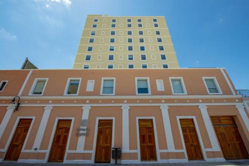 Centro Hotel | Relax at Holiday Inn Express Merida Centro with Ocean Views